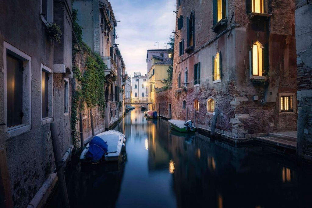 Crépuscule sur le canal